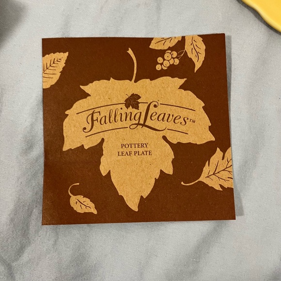 Longaberger Set Of 4 Pottery 7 inch. Falling Maple Leaf Plates. New with box. - Picture 8 of 9